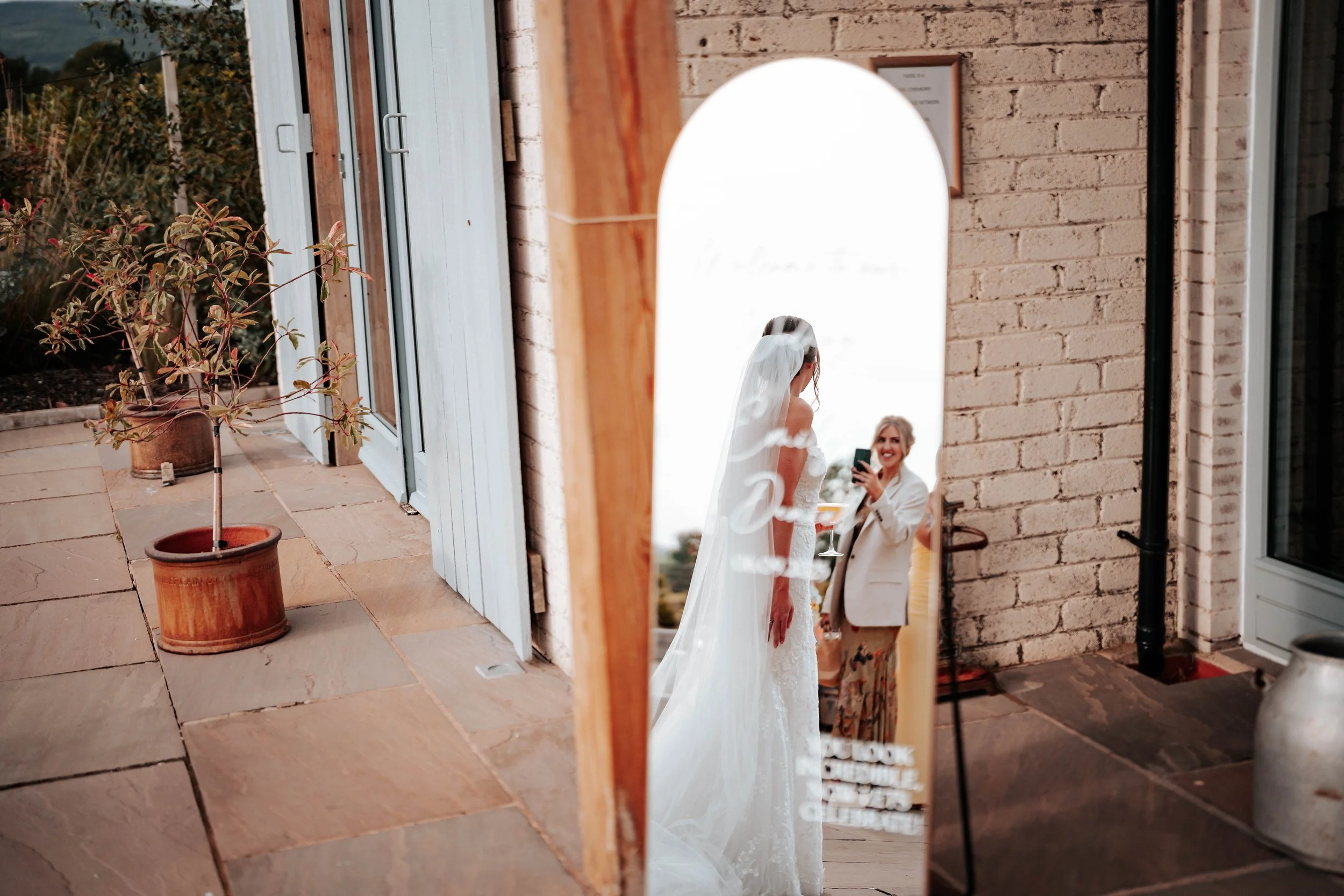 Daniel & Emily -- Eden Barn-351.jpg