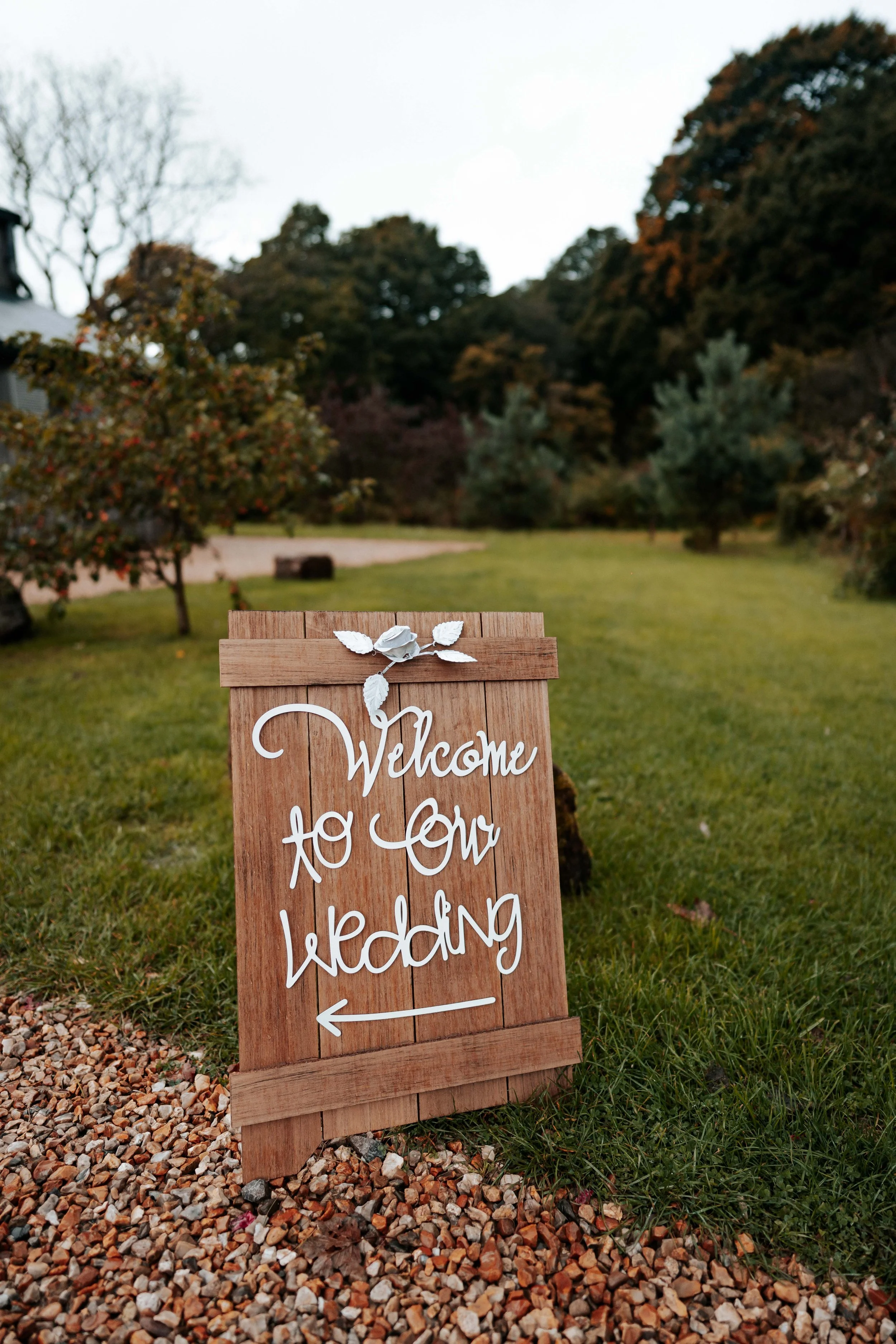 Daryl & Jamie-Emma -- Hidden River Barn-47.jpg