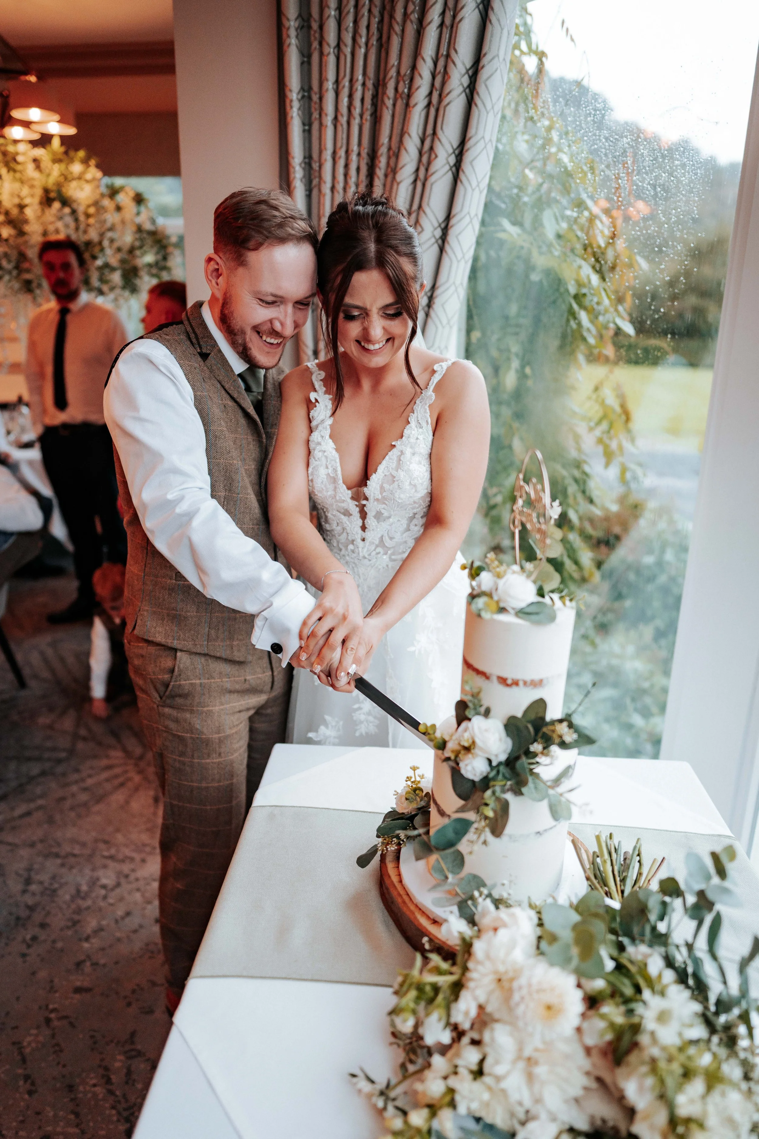 Declan & Nicole -- Inn On The Lake-261.jpg