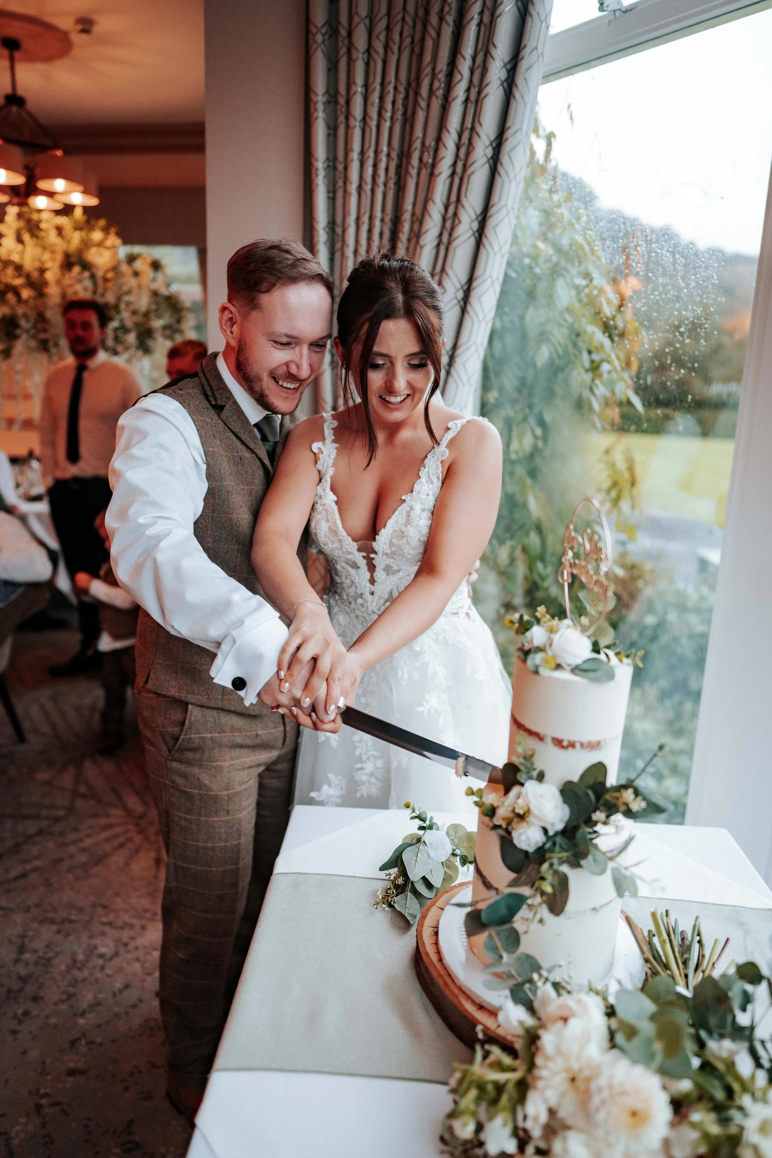 Declan & Nicole -- Inn On The Lake-262.jpg