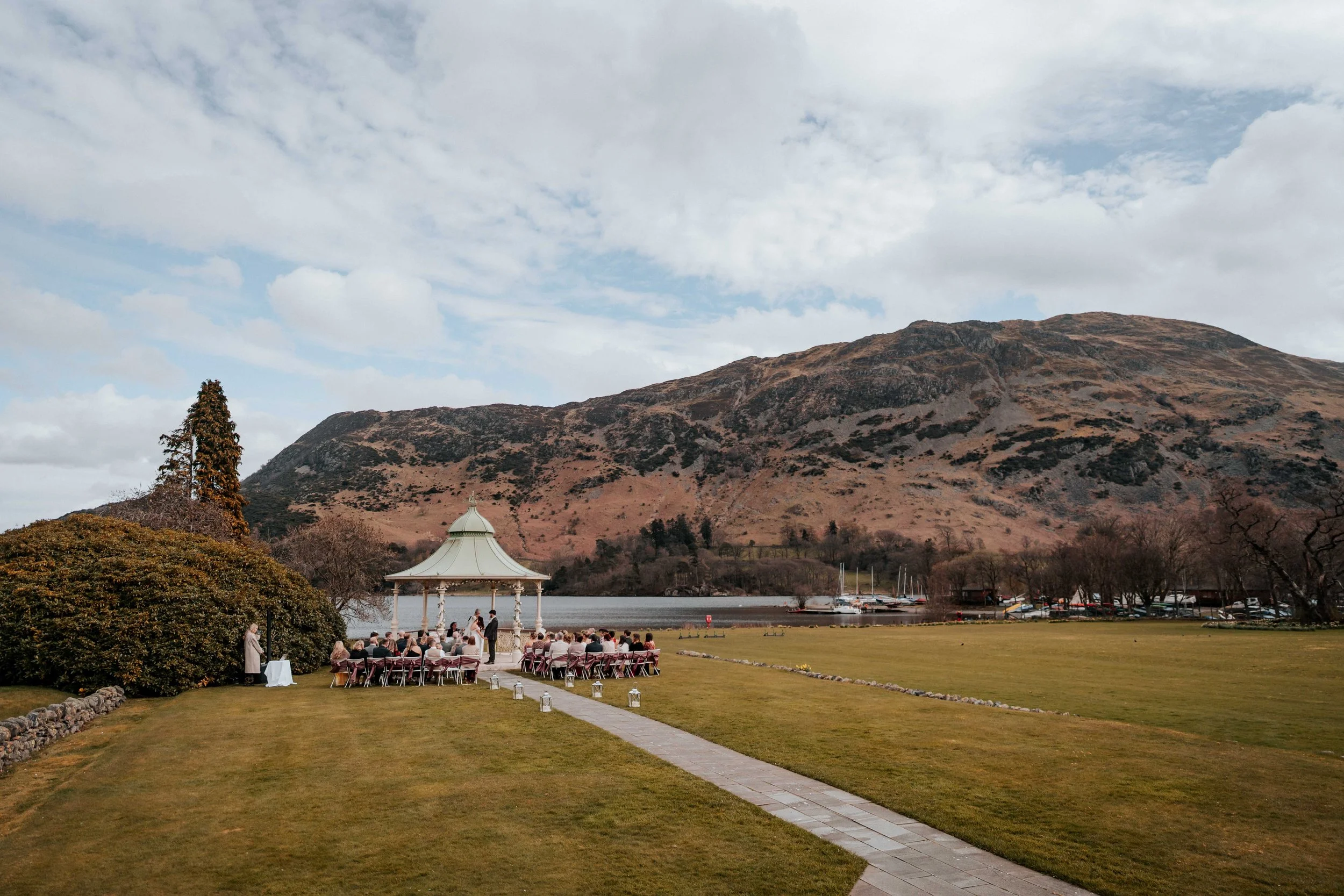 Shaun & Laura -- Inn On The Lake-128.jpg