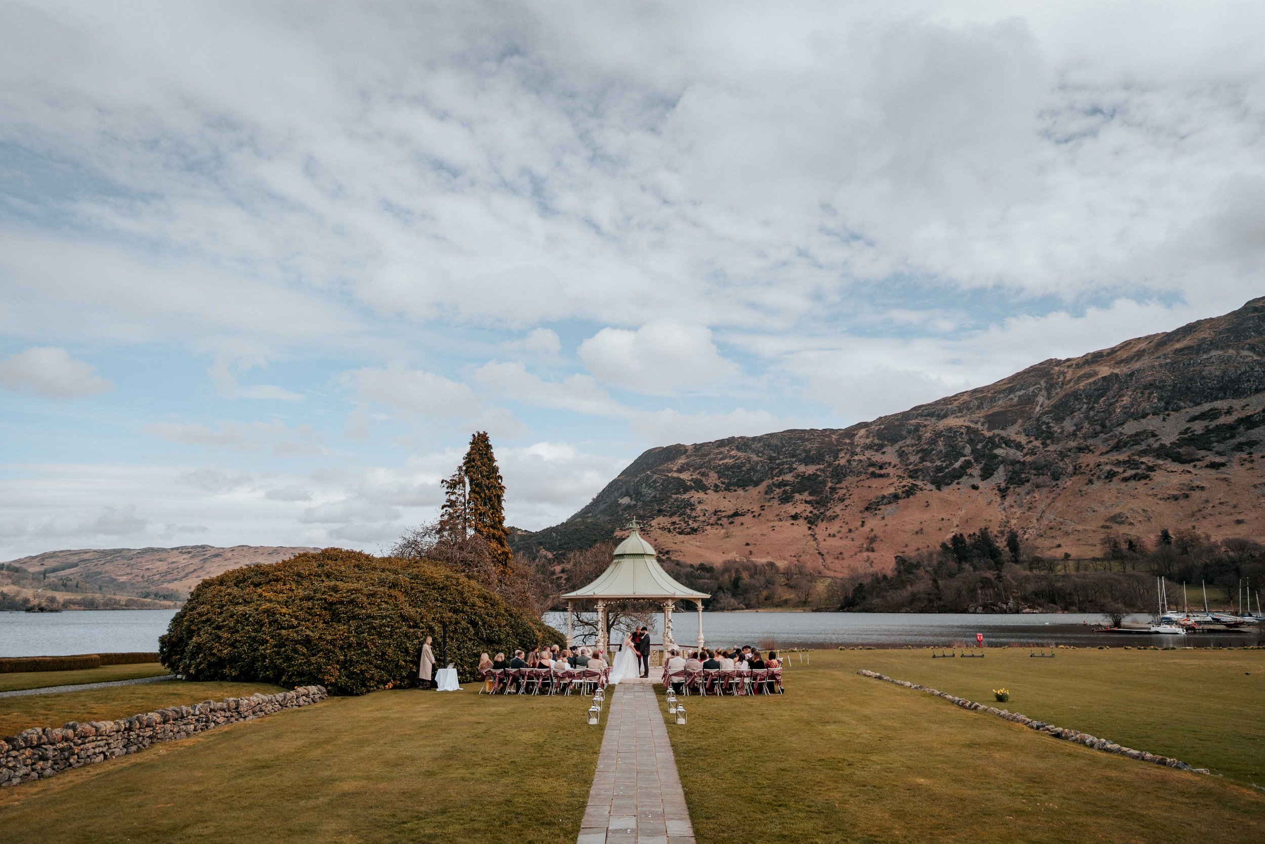 Shaun & Laura -- Inn On The Lake-129.jpg