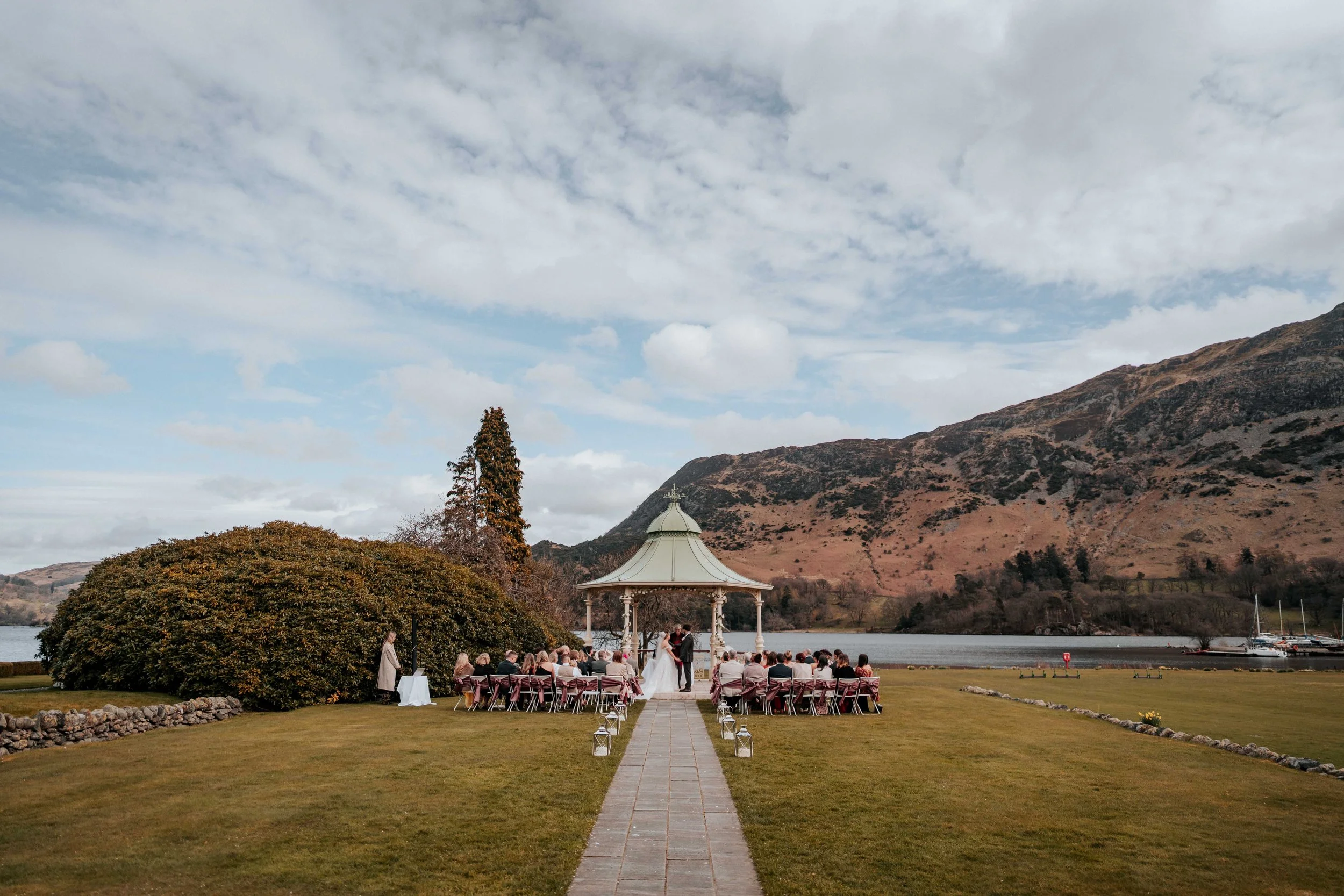 Shaun & Laura -- Inn On The Lake-130.jpg