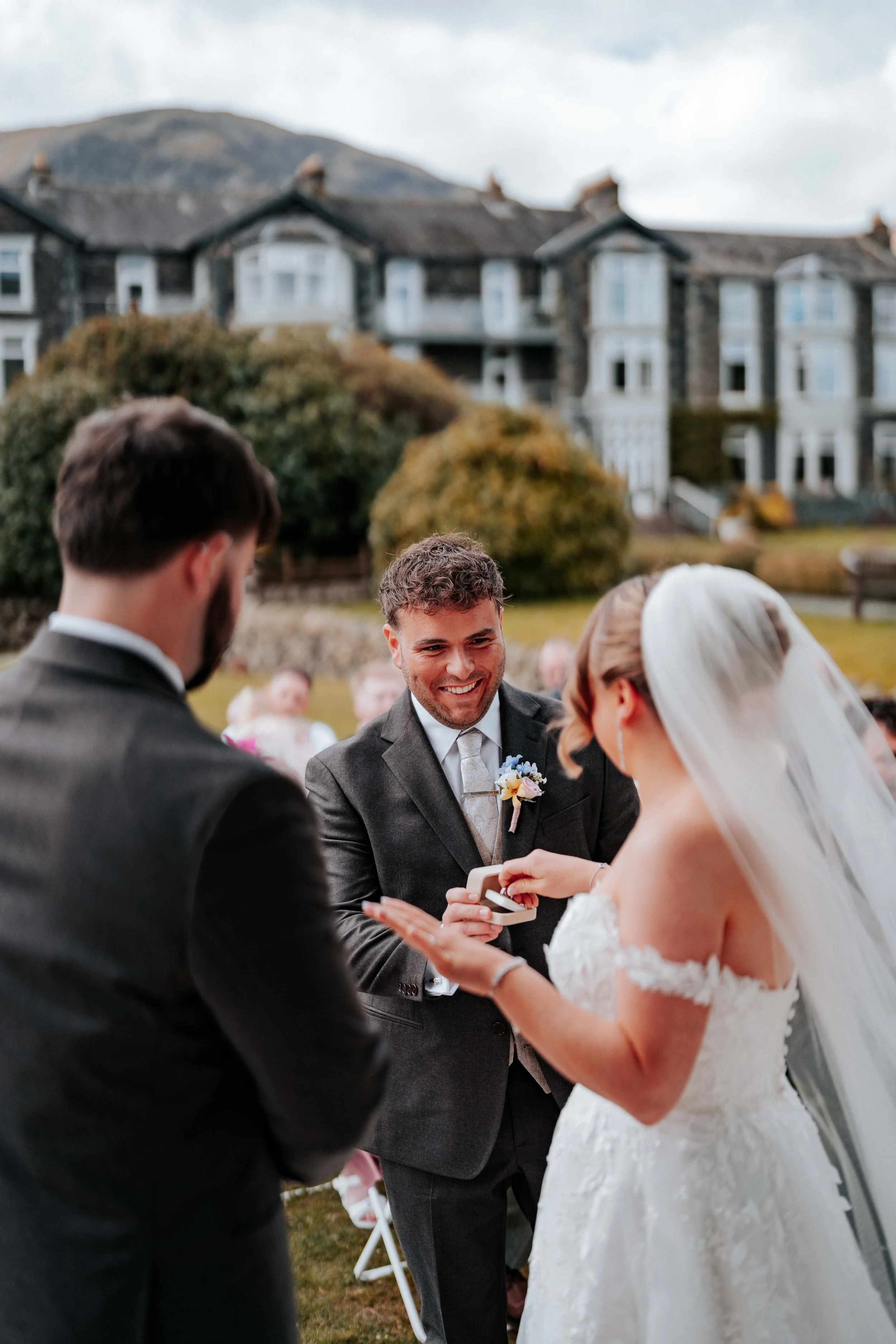 Shaun & Laura -- Inn On The Lake-139.jpg