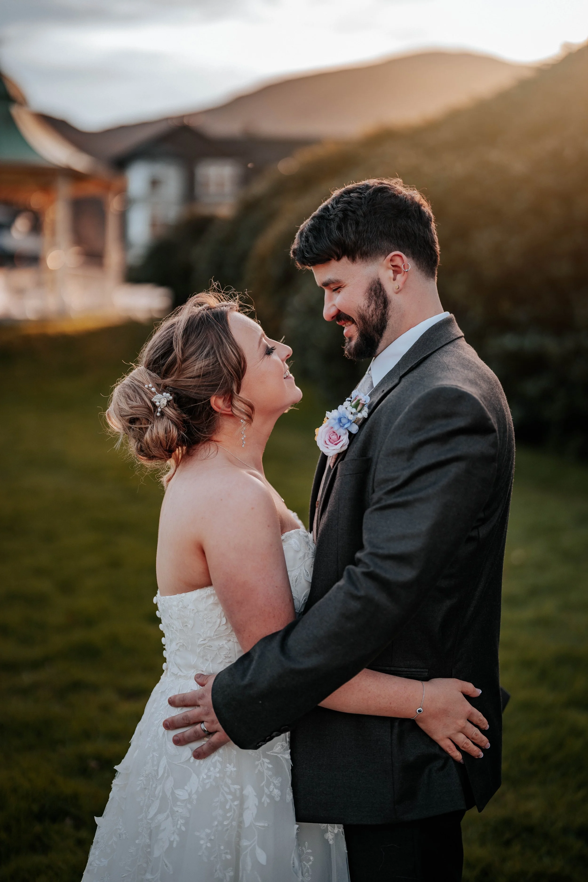 Shaun & Laura -- Inn On The Lake-258.jpg