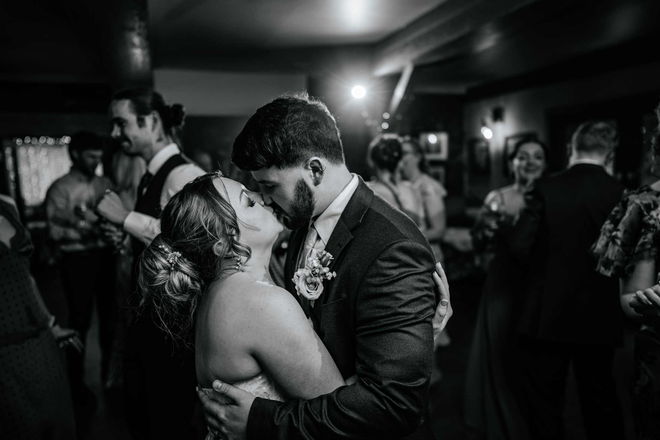 Shaun & Laura -- Inn On The Lake-284.jpg