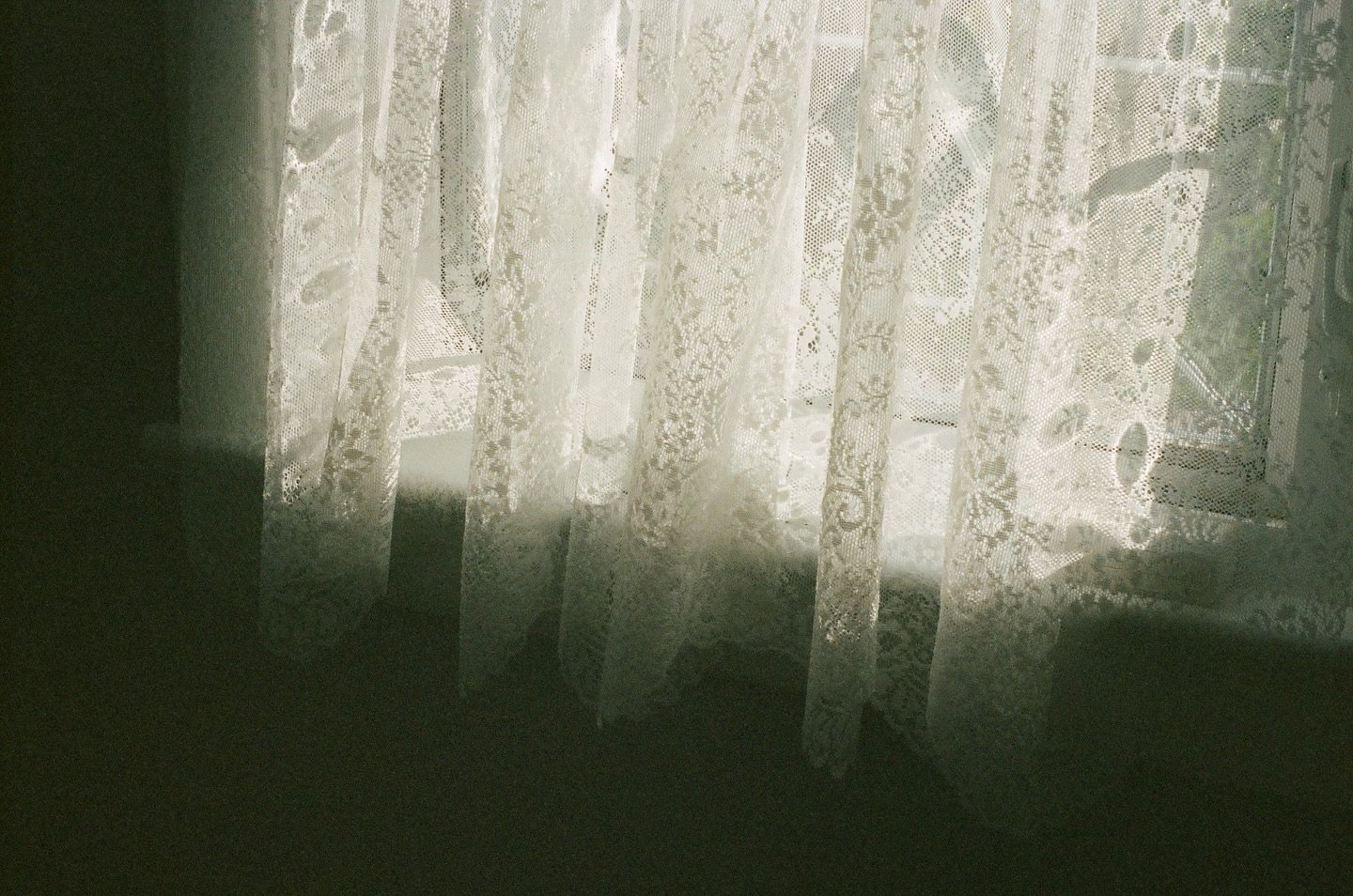 The light you are seeking has always been around. 

Nikon FM2 / Portra 400 

#filmphotography #filmphoto #wellbeing #lightanddark #findthelight #innerstrength #healingjourney #lightinthedark #selflove #motivation
