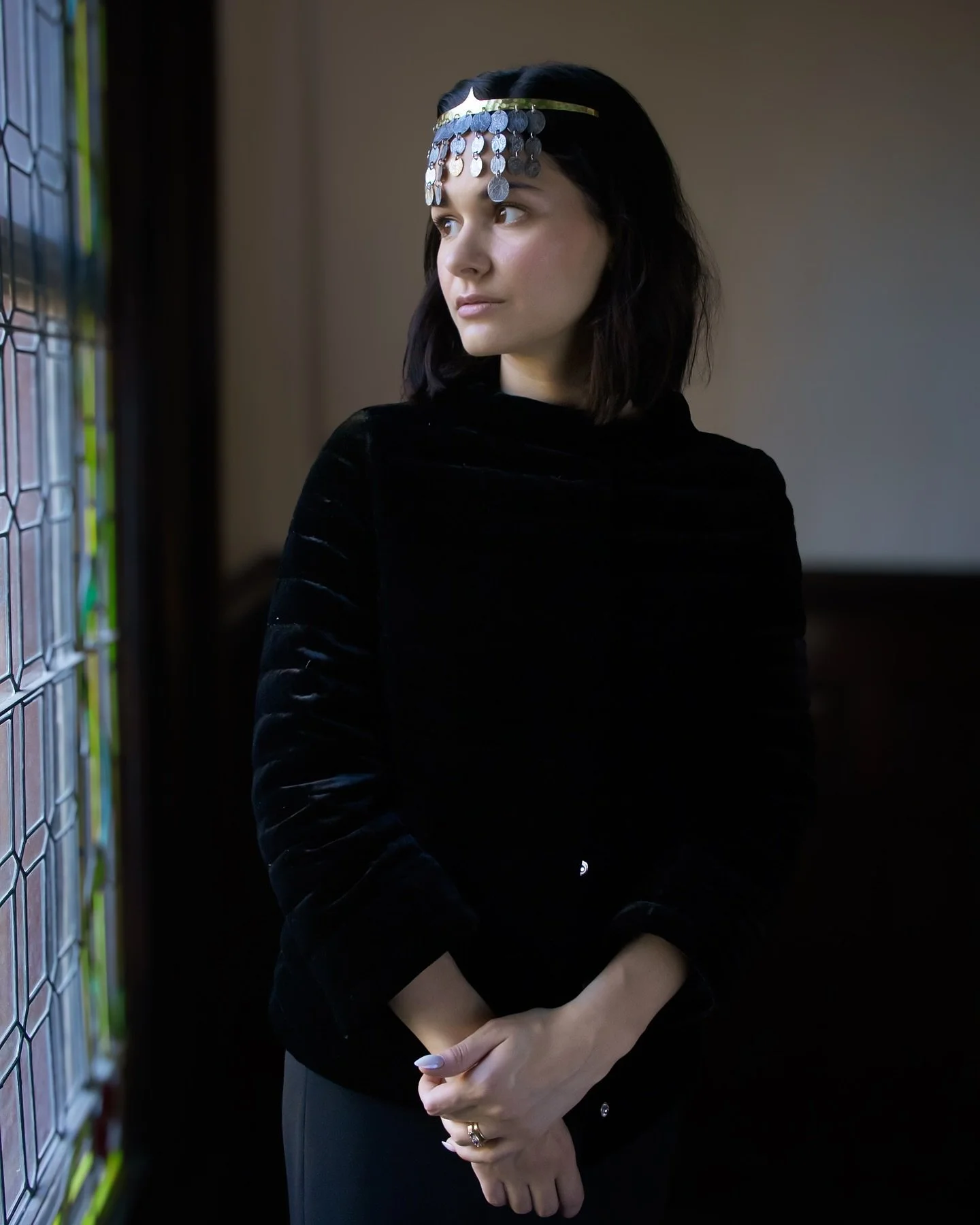 Couldn&rsquo;t resist posting another shot from this shoot, this time in color!

#PortraitTime #BuffaloNY #BuffaloPhotographer #WesternNewYork #PhotographyLife #CreativePortraits #PhotoShootVibes #BuffaloCreatives  #WNYPhotographer #NaturalPortraits 