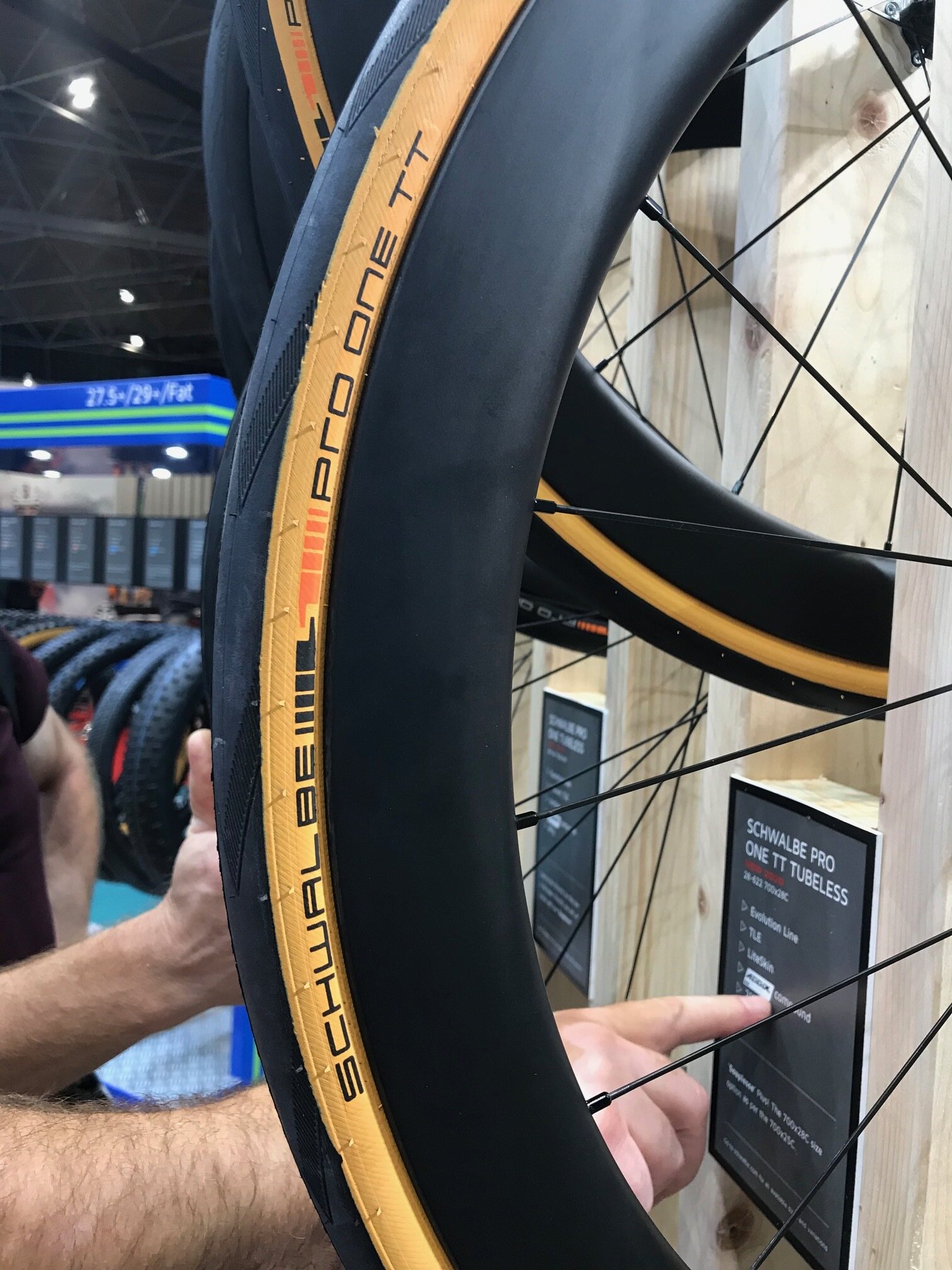 tubeless road tires