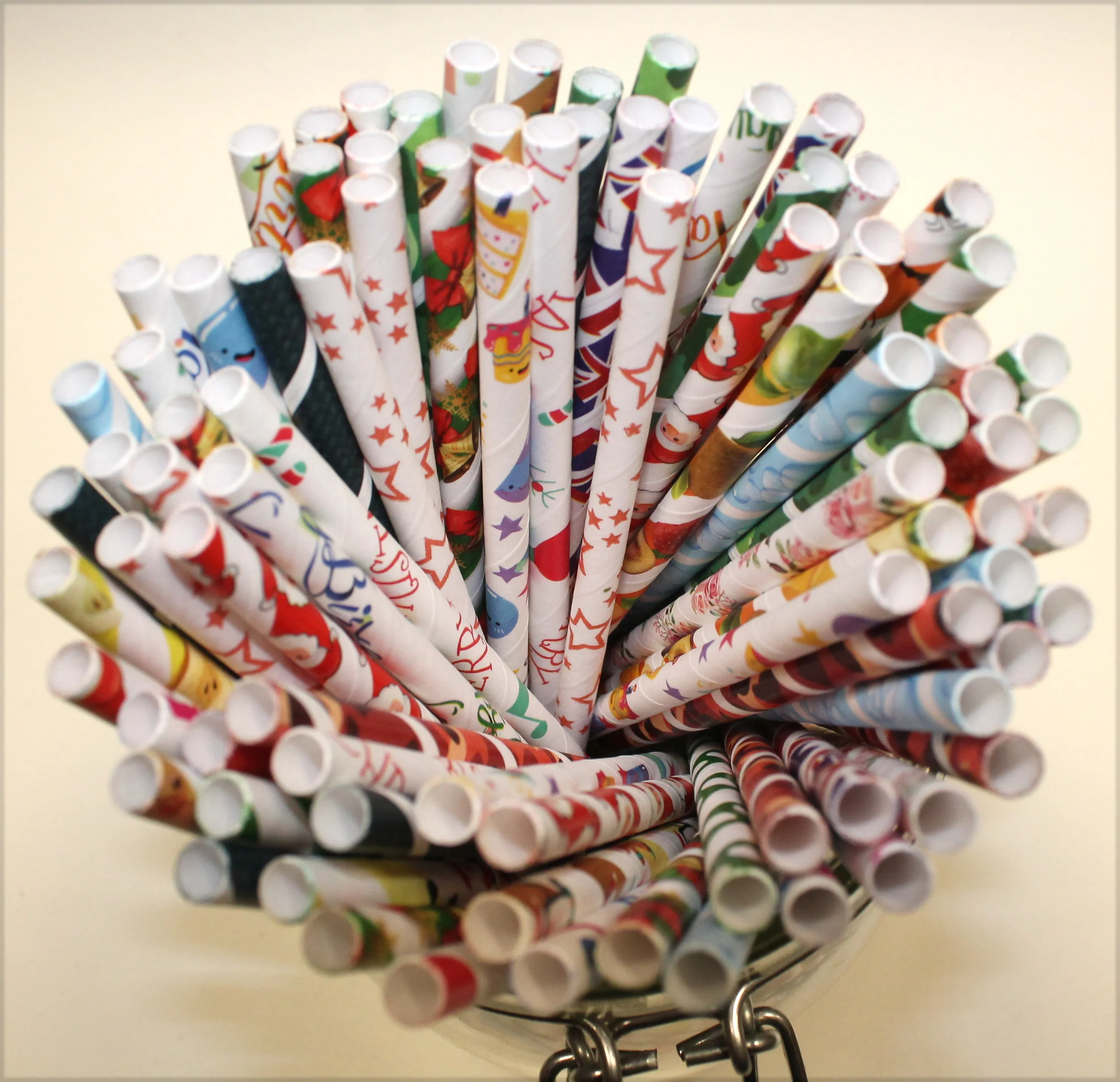 One Minute Brief of the Day: Create posters to promote #PaperStraws with @IntrinsicPaper