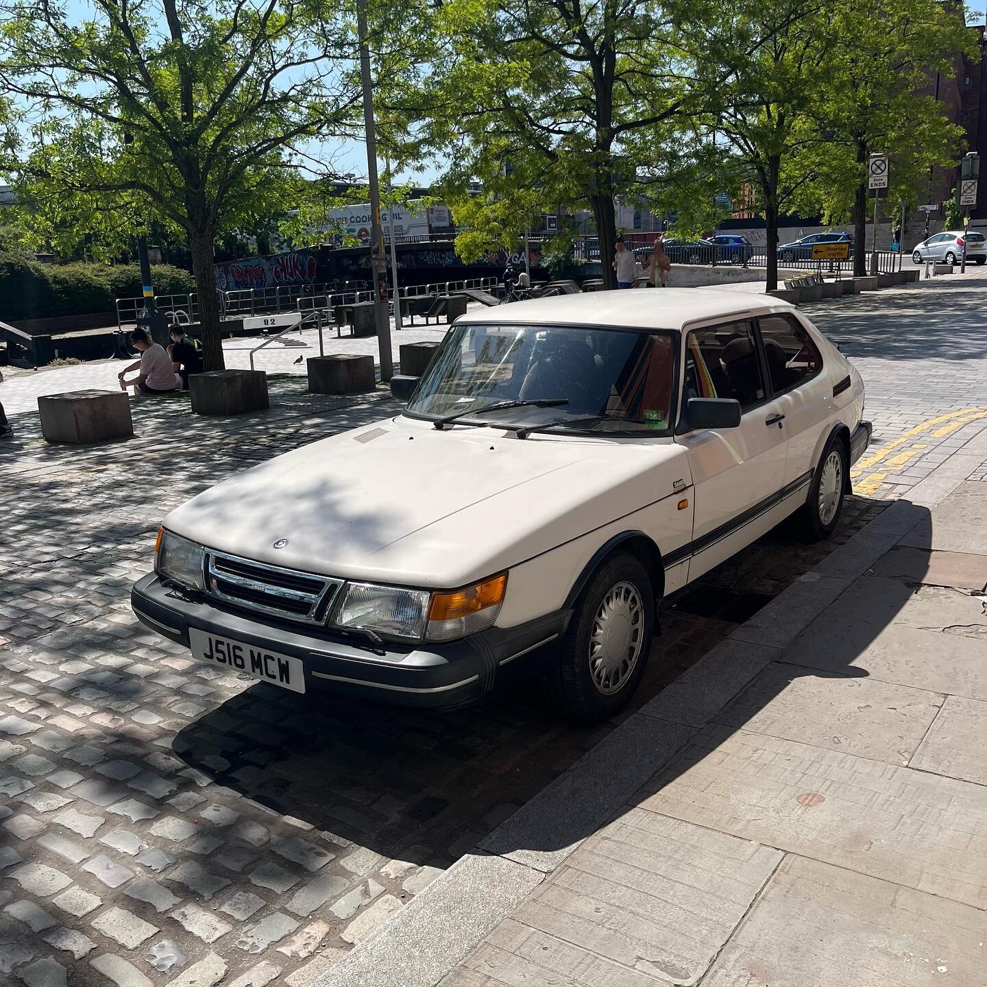 Beautiful day to see a lovely old #Saab900 ☀️
