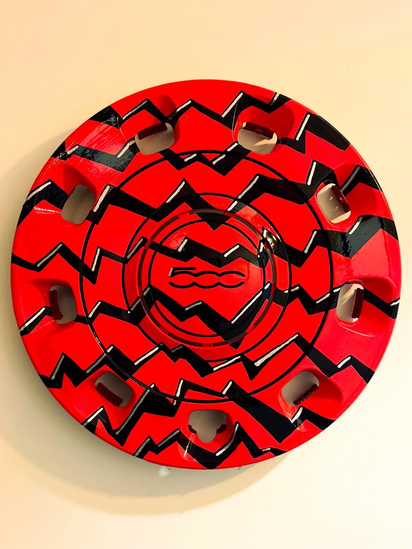 A quirky little car like a Fiat 500 deserves quirky little wheeltrims. I added some personality with some bright orange paint from @hobbycrafthq and then made it zing with some black @posca_uk marker zig-zags with silver highlights. 🎨 🛞 

Finished 