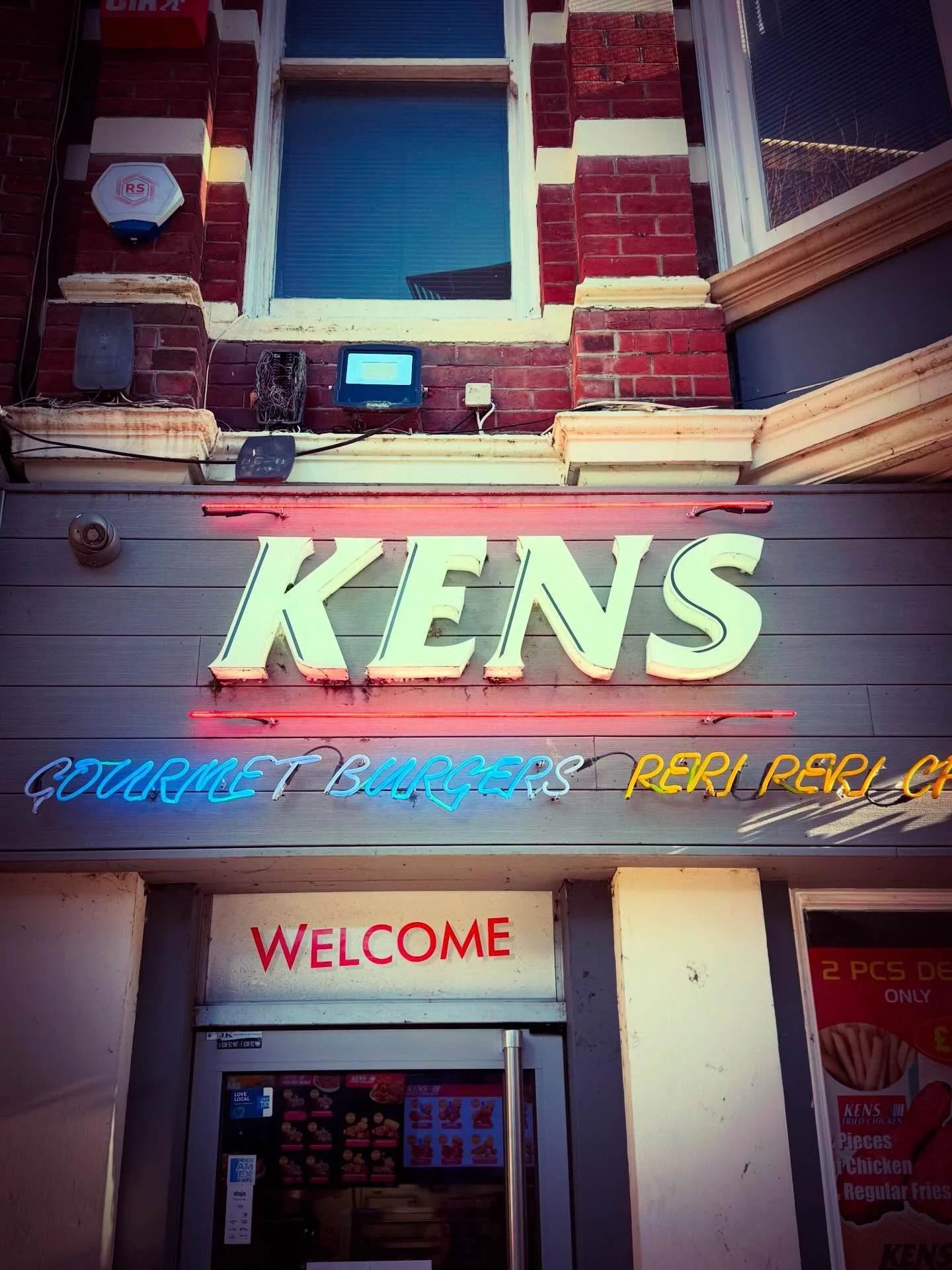 Ken with the KFC knock-off in Portsmouth 😂 🐓