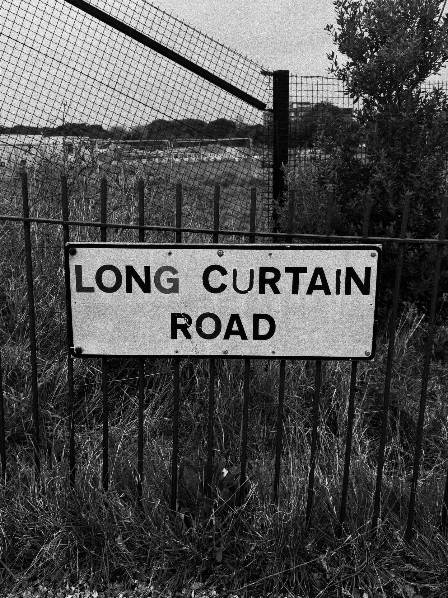 You&rsquo;ll often find me taking pictures of signs, typography, graffiti n that&hellip; 📸 

#photography #typography #streetart #signage