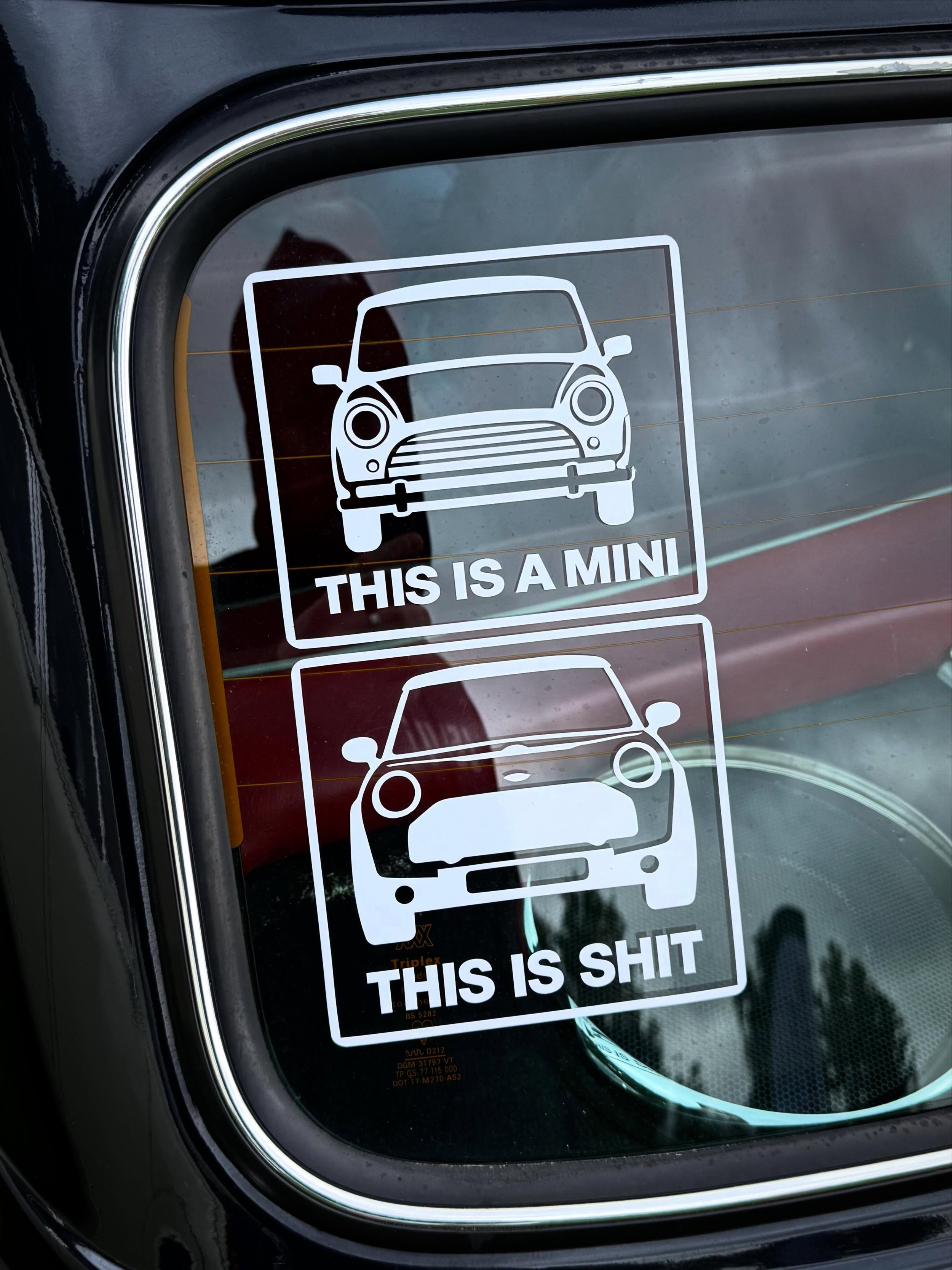 Spotted this Mini sticker at @theclassiccarshows this weekend 🙌 

#mini #classicmini