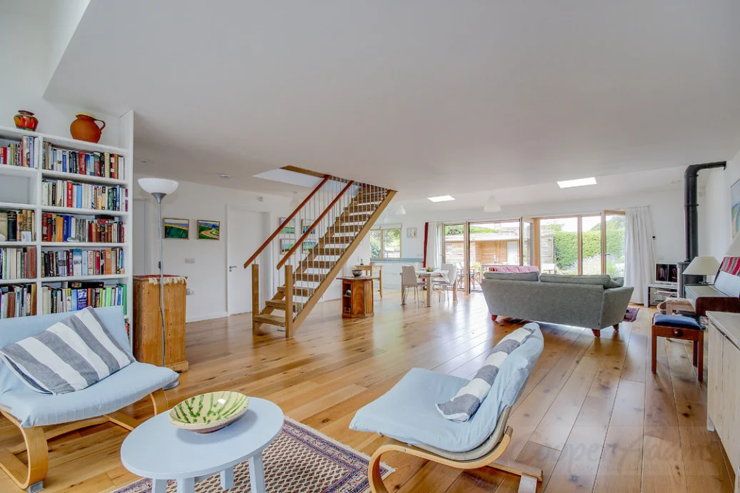 artist_house_interior_1.jpg