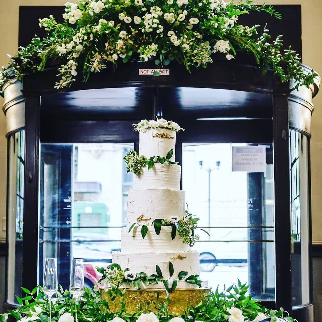 #Repost @americanfloral
&bull; &bull; &bull; &bull; &bull; &bull;
1208 Washington Place

Now THAT is a Kickin Cake !! @bonniebruntcakes #weddingcake #weddingflorist #columbiascweddingflowers #columbiascflorist #columbiascweddingflorist #columbia_brid