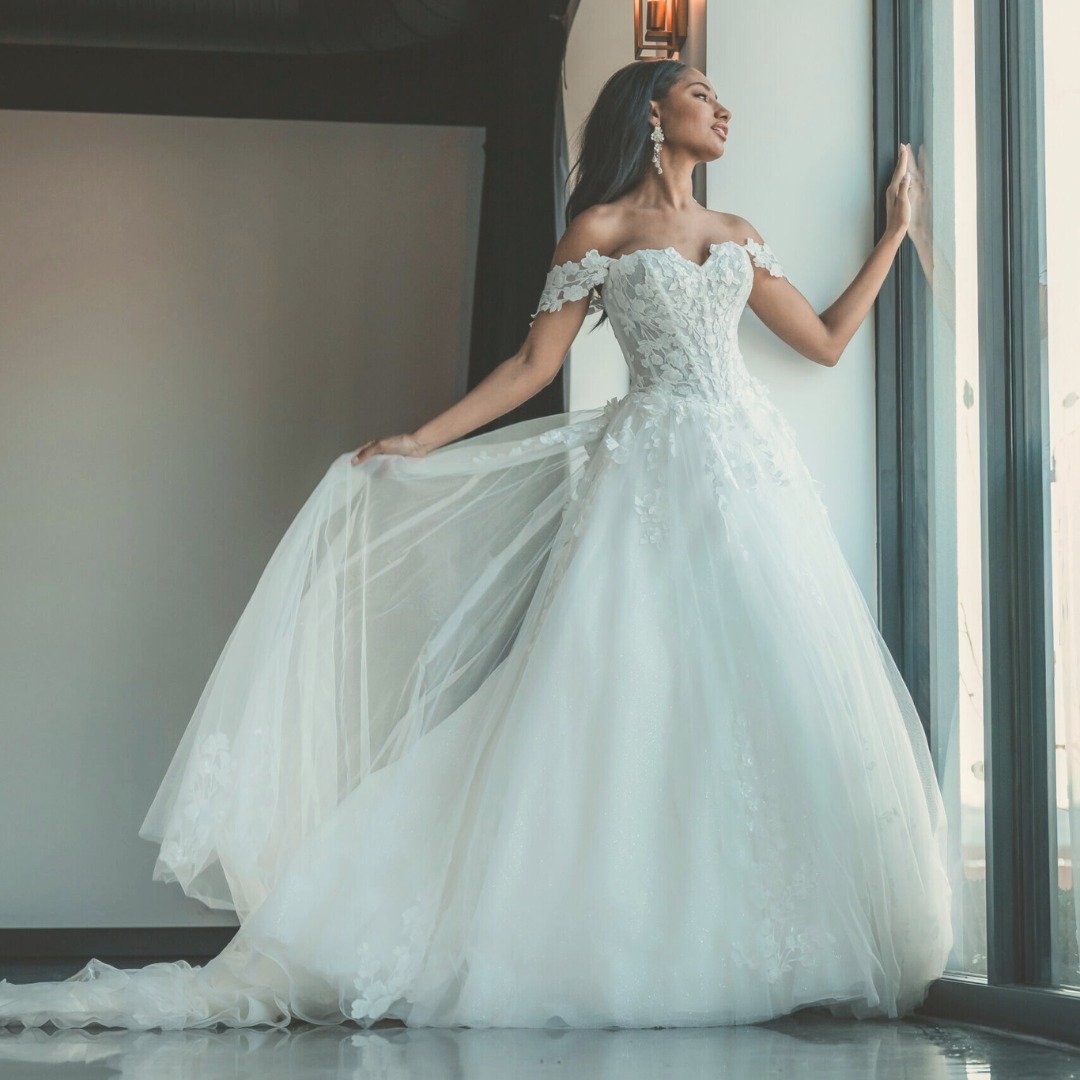 Just a reminder that this #PrincessDress exists. 🥰😇

Book your appointment online to see it in person and say &lsquo;yes&rsquo; to this dress! 🫶

@essenseofaustralia 

#WBridals #YXE #Style_D4106 #WeddingDress #InstaBride #DressGoals