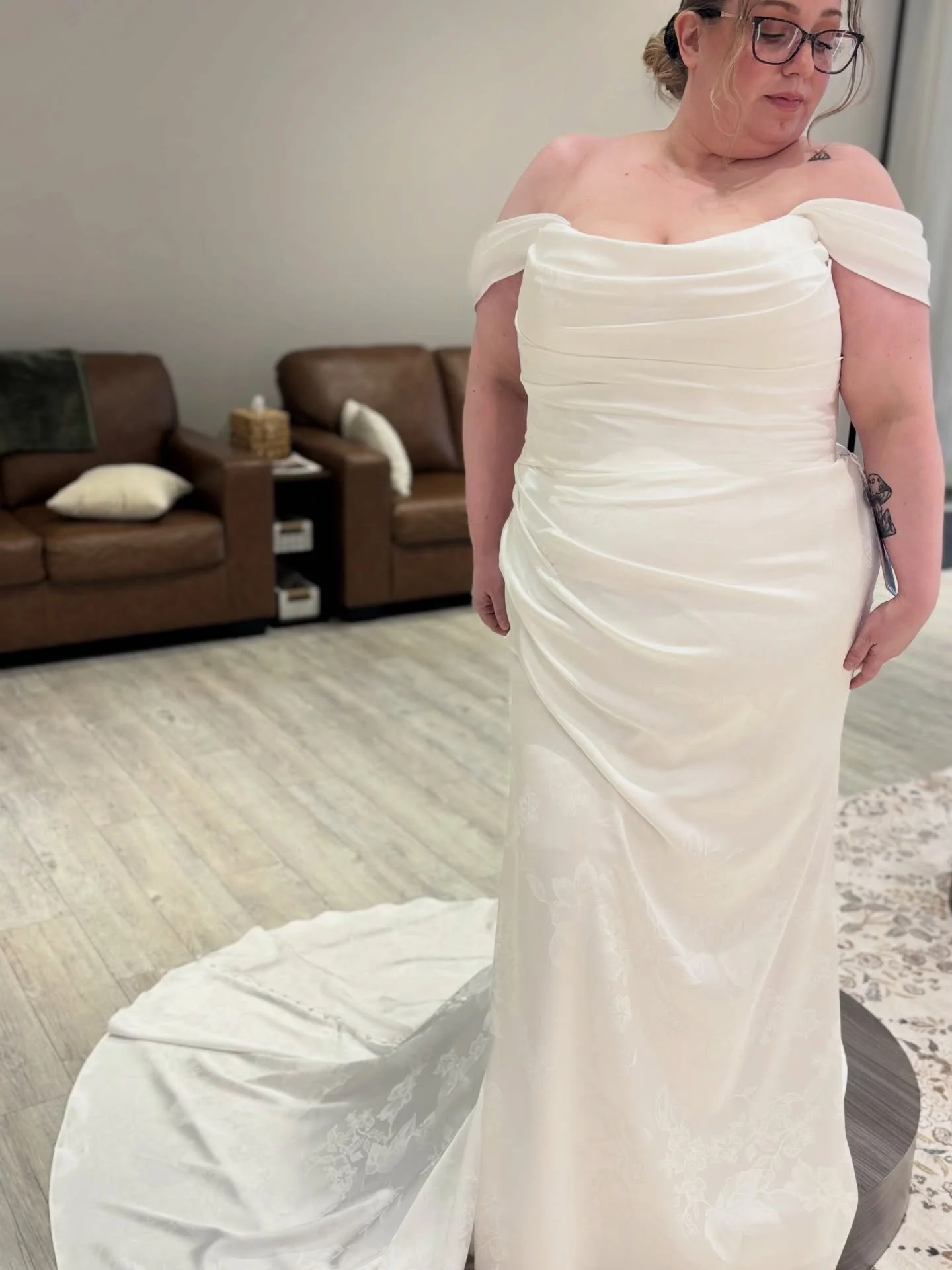 A little bridal myth we love to bust&hellip; fitted dresses aren&rsquo;t for everyone 😌 

Here&rsquo;s why they can be incredibly flattering: 
&bull; Ruching softens &amp; adds texture 

&bull; Structure creates support &amp; shaping 

&bull; Stretc