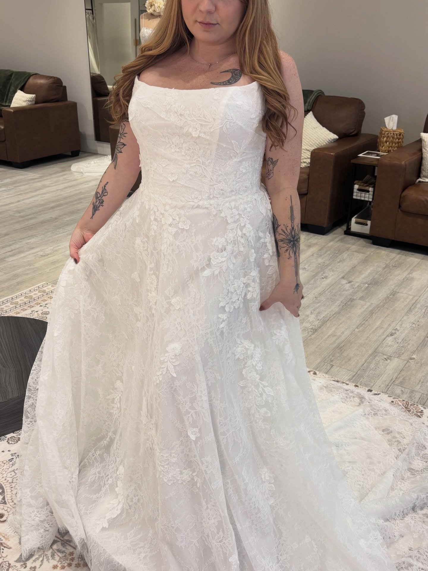 Chantilly lace doing what it does best&hellip; effortlessly romantic 💘 

#WBridals #YXE #WeddingDress #WeddingLace #BrideToBe