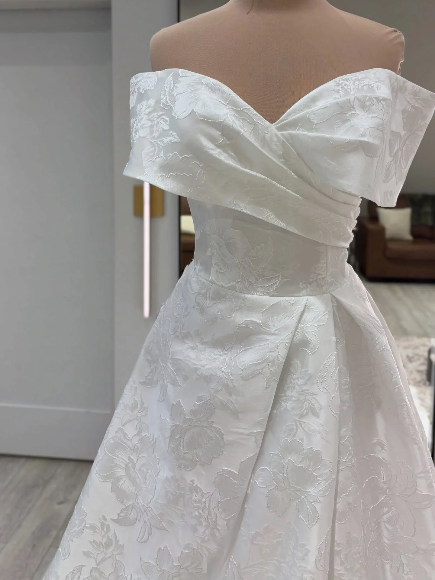 Let&rsquo;s talk Brocade 🤍
A fabric with raised, woven patterns that look rich, textured, and a little bit royal 👑 

Basically&hellip; luxury you can see and feel. 🥰

#WBridals #YXE #TimelessBride #BrideToBe #WeddingDressDetails