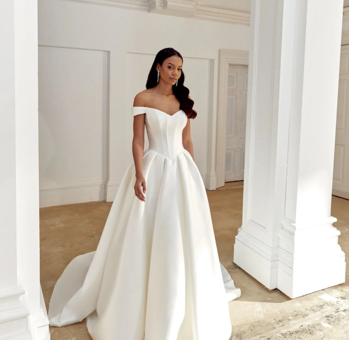 Fave trend will always be clean &amp; classic #Ballgowns 🥰
The sleek lines &amp; crisp fabric is something every bride should try on at least once (and then fall in love) 🤭🫶

Dress: 44558 from @sinceritybridal 

#WBridals #YXE #WeddingDress #Bride