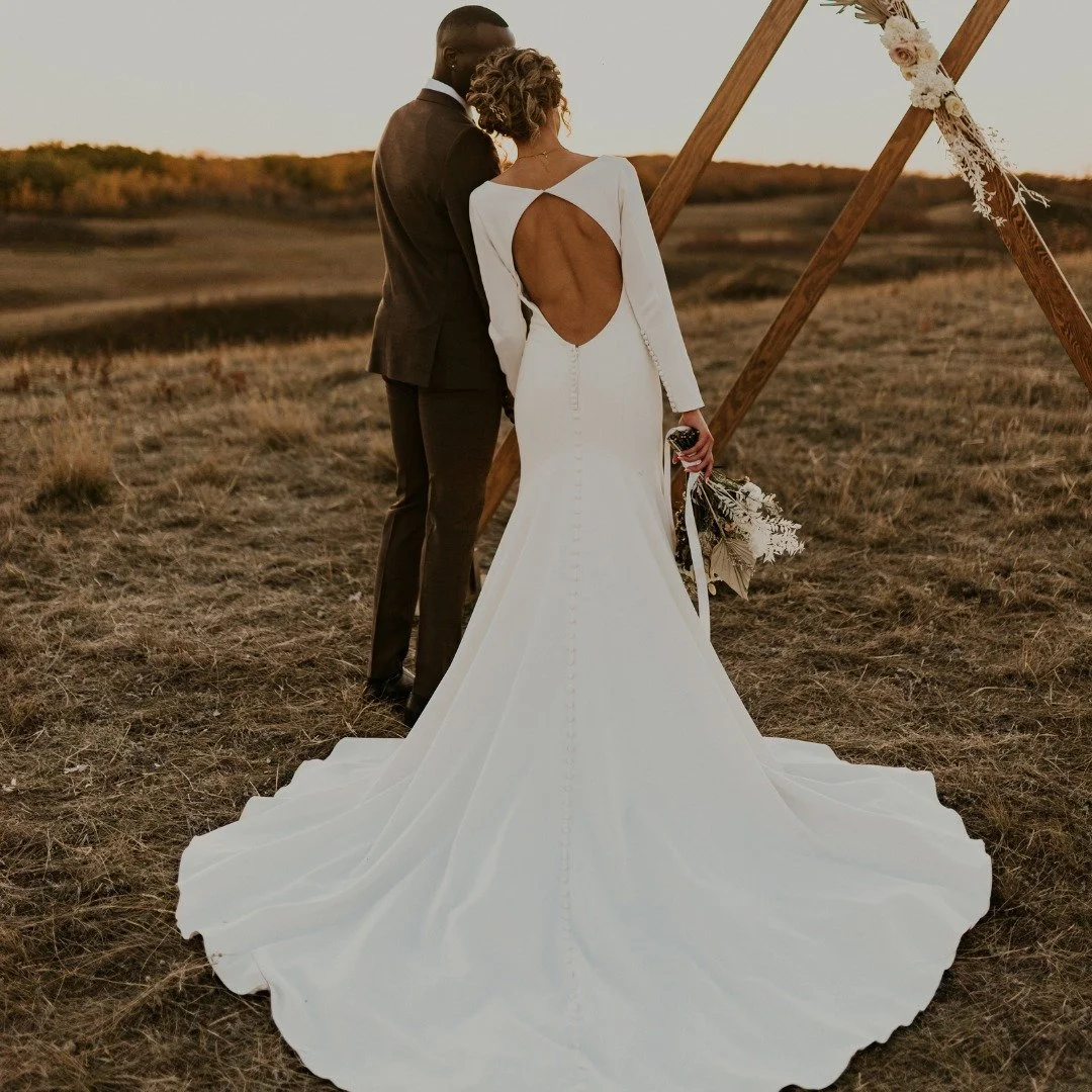 A little less green, a little more mood 😍

Photographer: @jennymartensphotography &amp; @dylanernstphotography 
Florals: @freshblossomsco 
Tux: @anthonysfashion 
Jewelry: Kjjewelrybykat 
Hair: @lexiebosovich.goldenhour 
Models: @s0rvyv &amp; @regis_