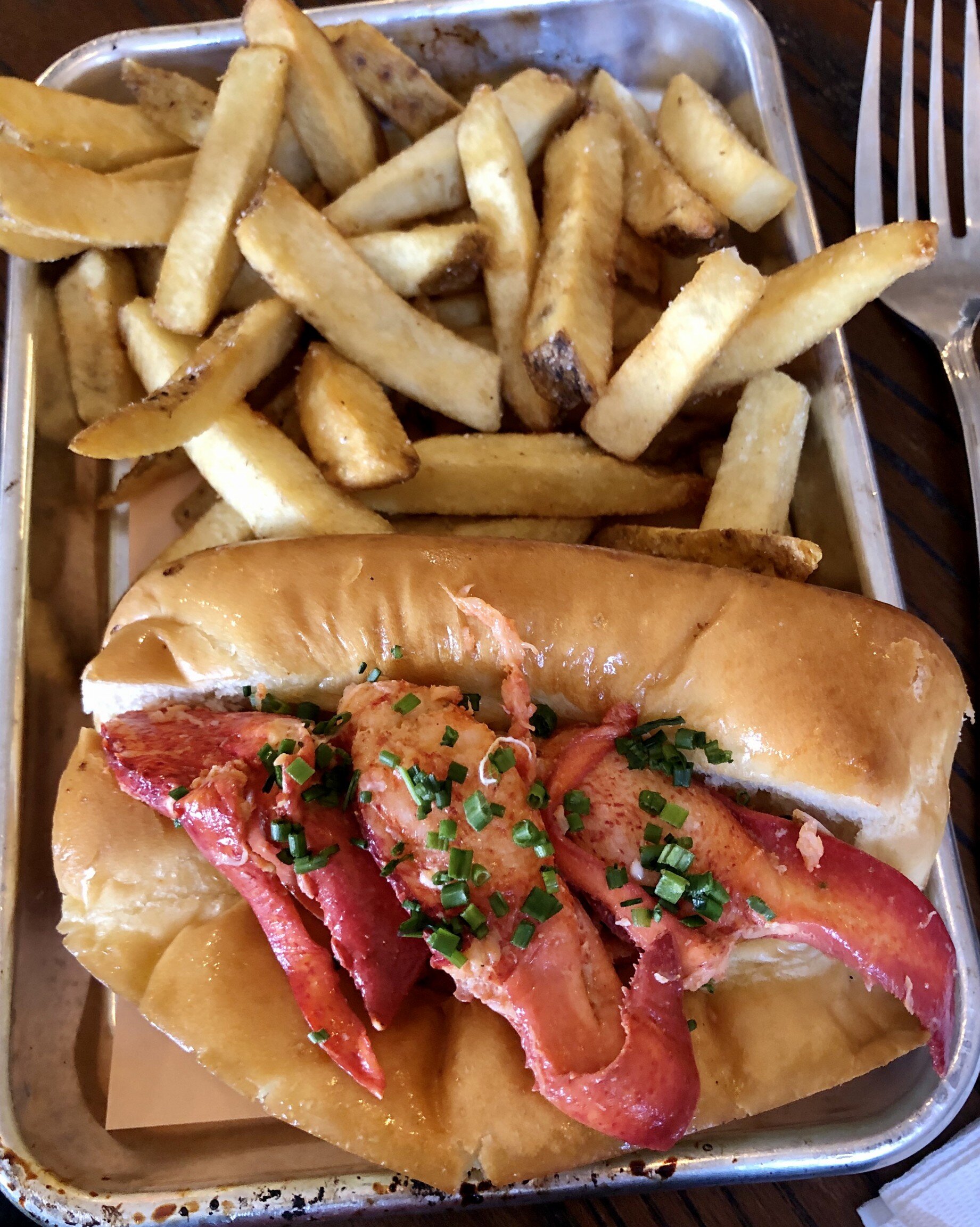 lobsterroll.jpg