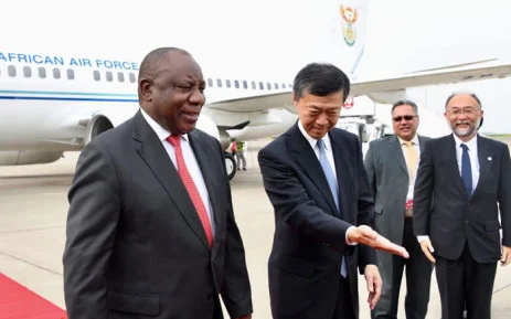 Cyril Ramaphosa arrives in Japan for TICAD7 surrounded by a Japanese welcoming delegation.