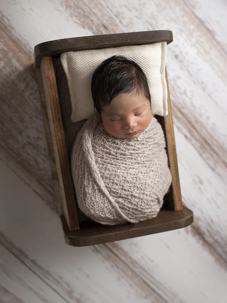 Sleep Friends and other parents will tell you that you won’t get very much sleep, but it’s worse than you could imagine. To be honest, you won’t get any in the first few weeks. In addition to needing to be fed every few hours, newborns don’t know the difference between day and night. So no matter what time your baby rests, you will definitely need to take advantage and sleep too. You can try to help your baby get on track by keeping evening and night feeds as calm as possible and wake your baby after 3 hours of daytime sleep to feed.