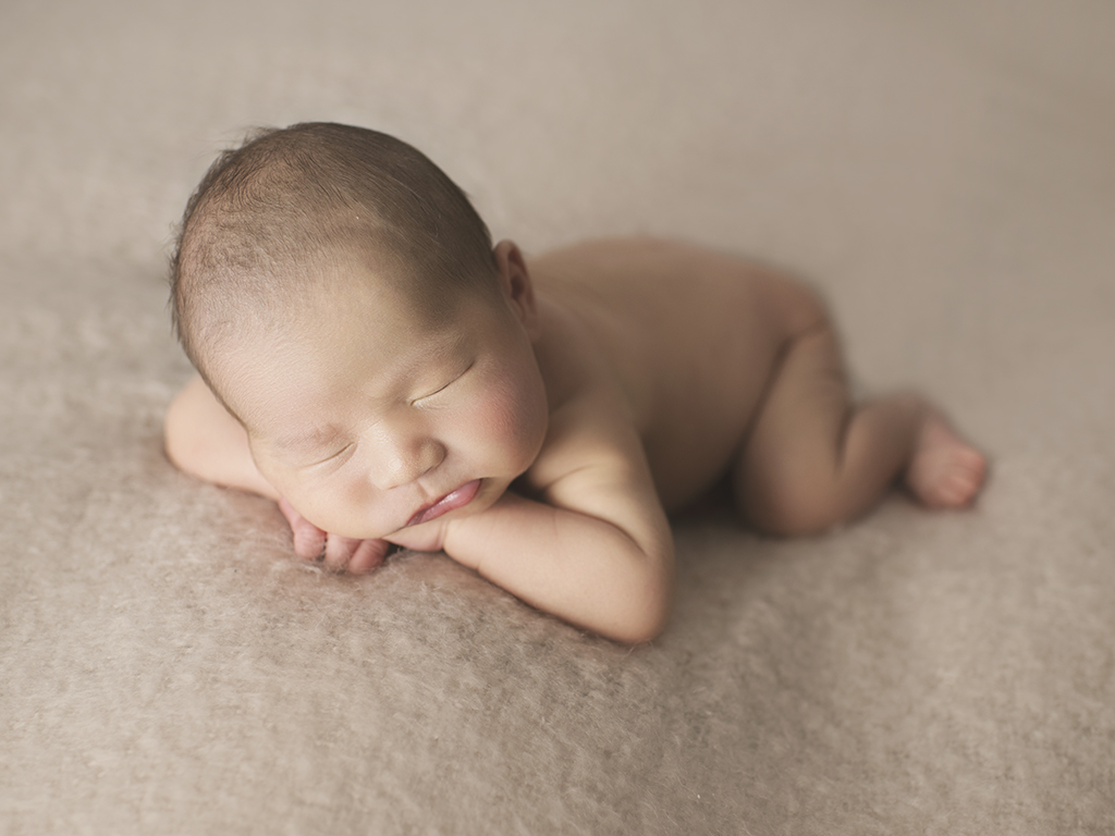 Head on hands-beanbag pose-similar to the one above-but this one is done on a large custom made beanbag especially for newborns.