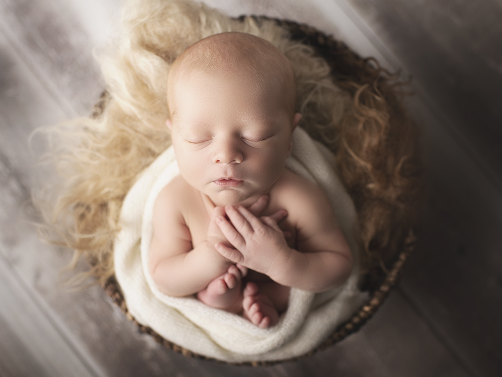 newborn-images-calgary.jpg