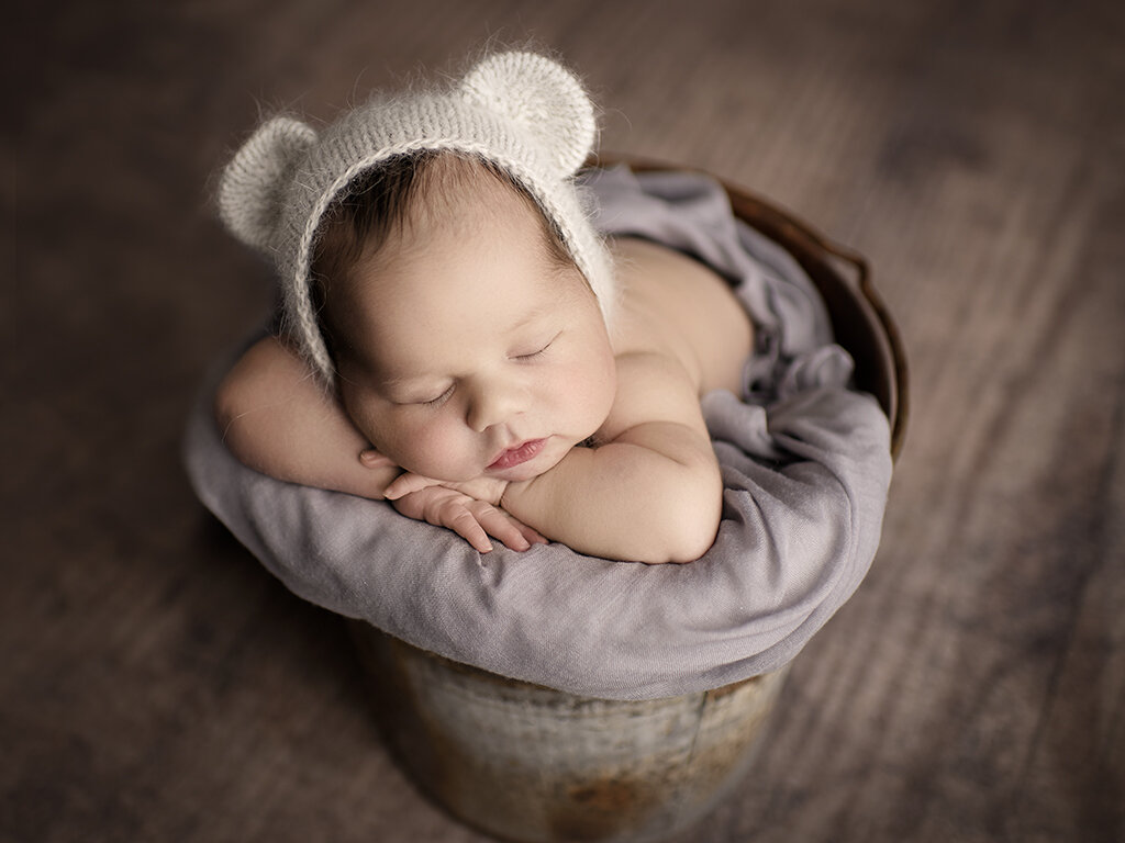 bucket-pose-newborn.jpg