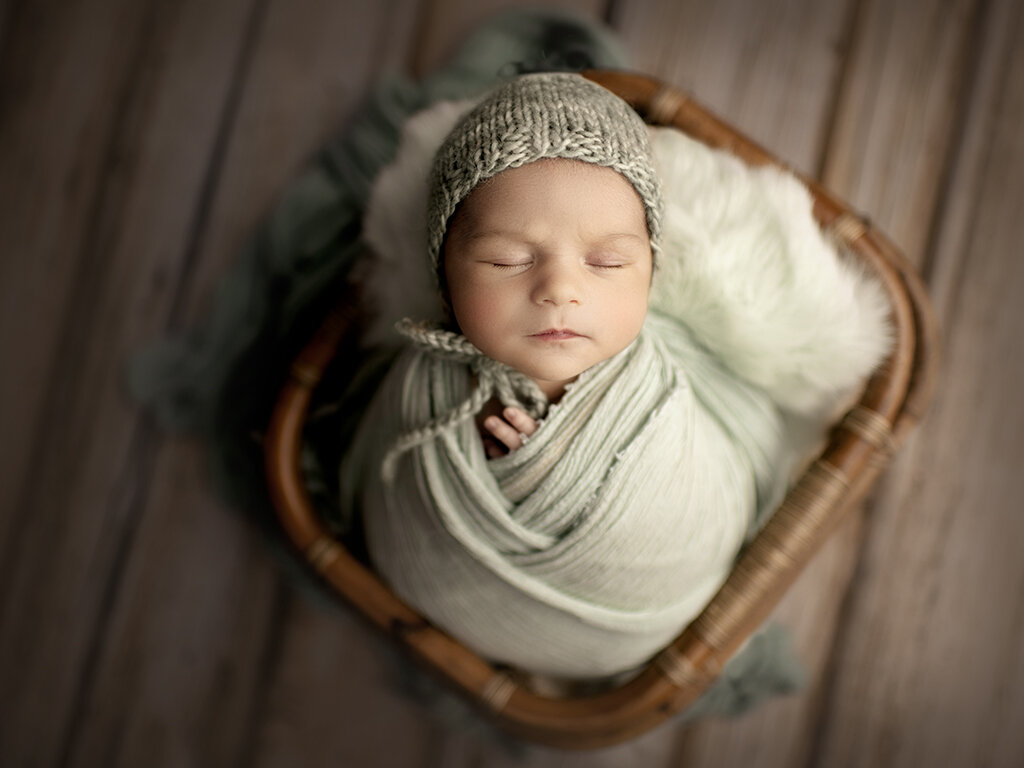 calgary-newborn-photographer.jpg