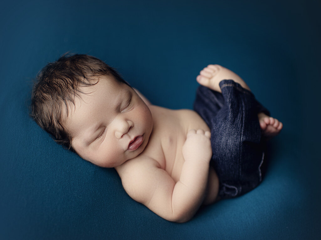 newborn photographer.jpg