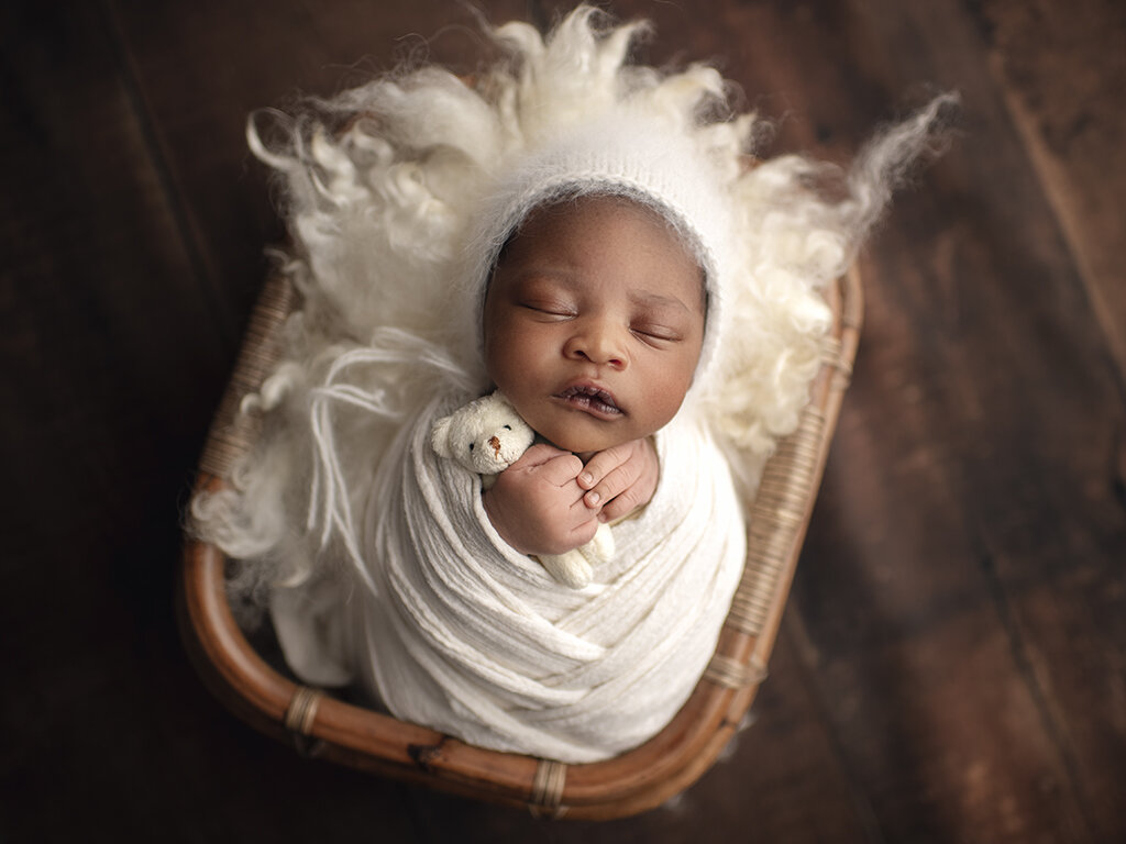 newborn photographer.jpg