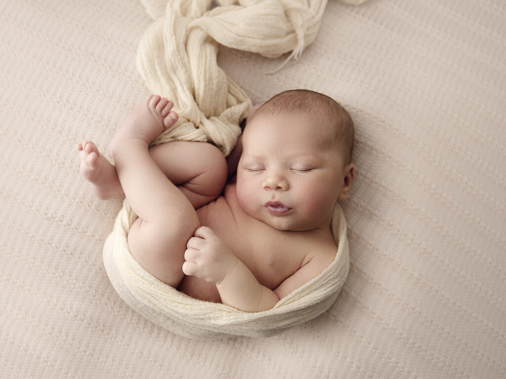 calgary newborn photographer.jpg