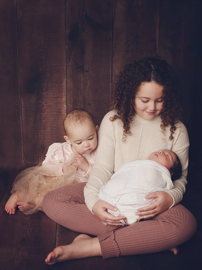 sibling and newborn pose.jpg