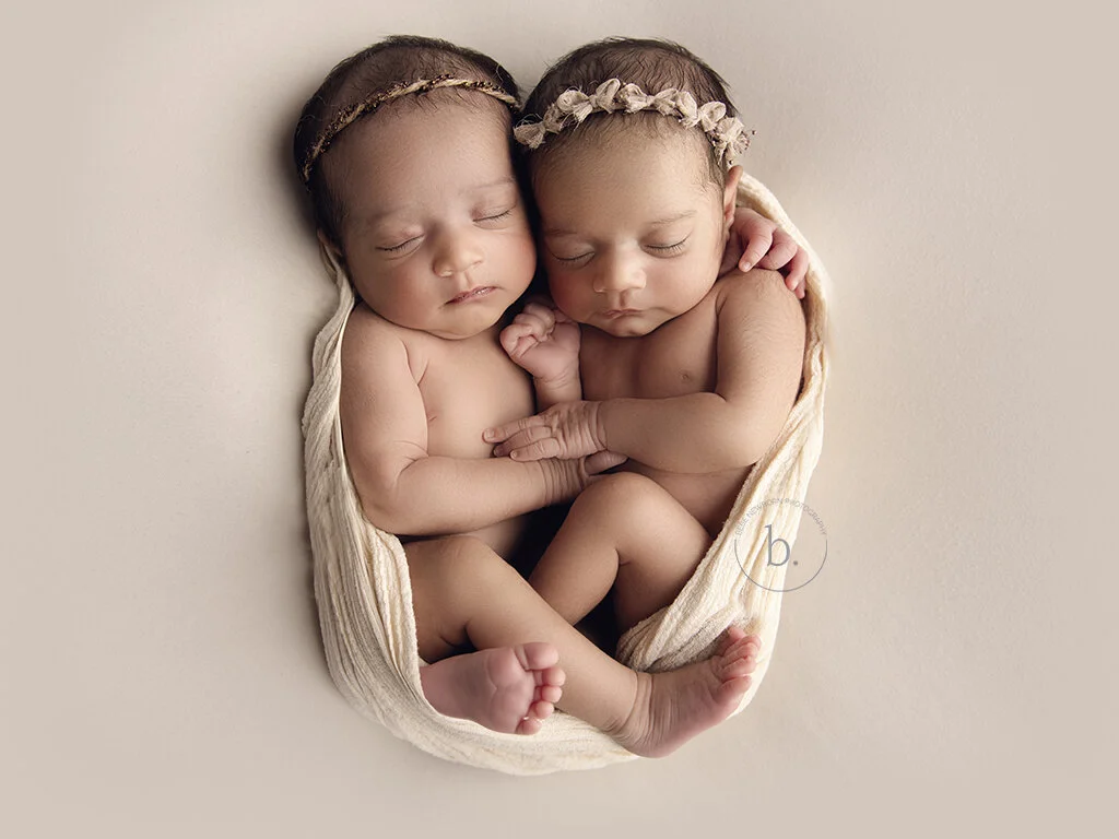 twin newborn photographer.jpg