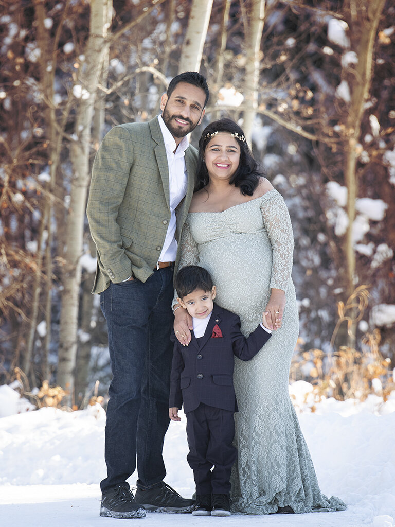 calgary maternity photographer.jpg