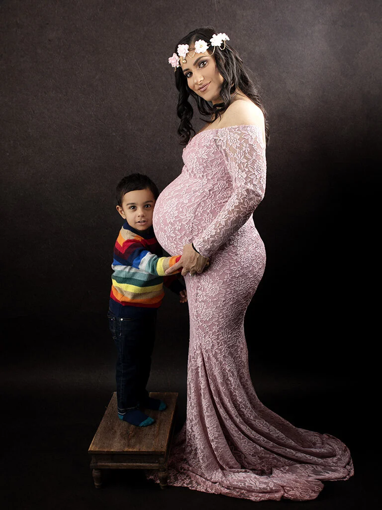 maternity photographer calgary.jpg