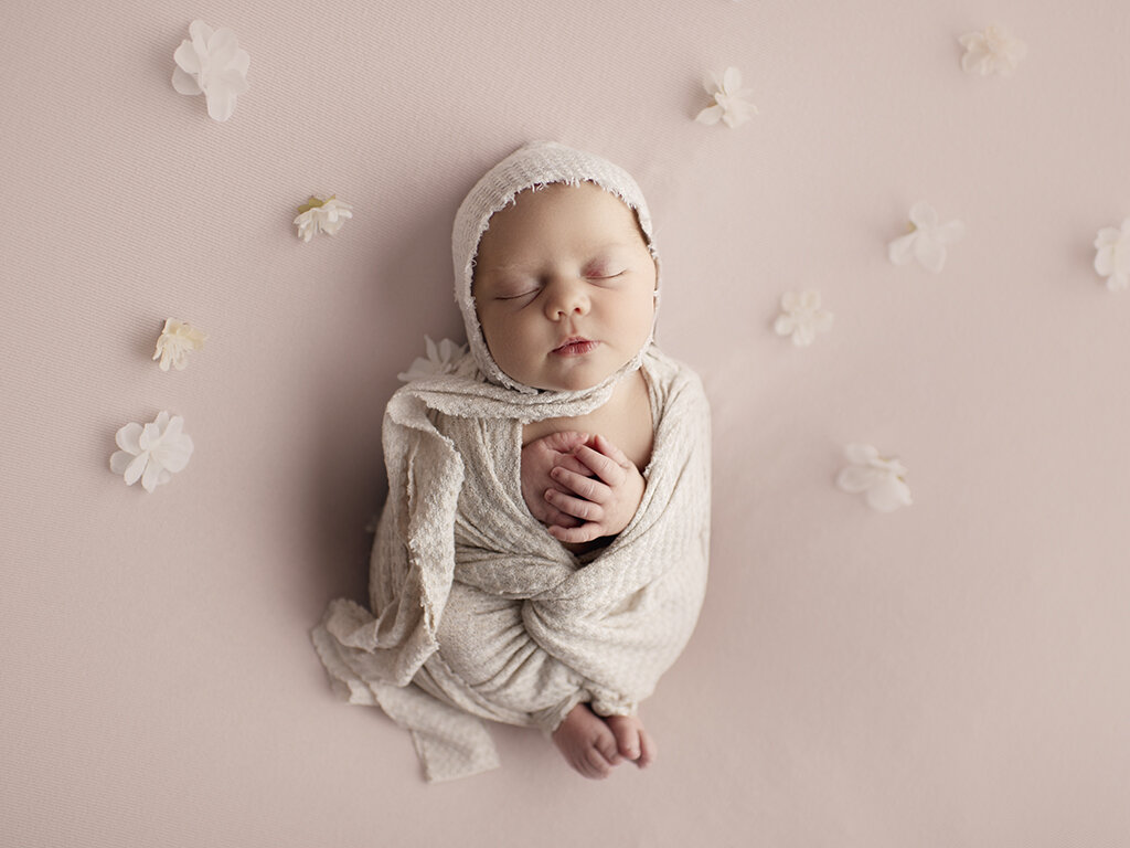 newborn photographer.jpg