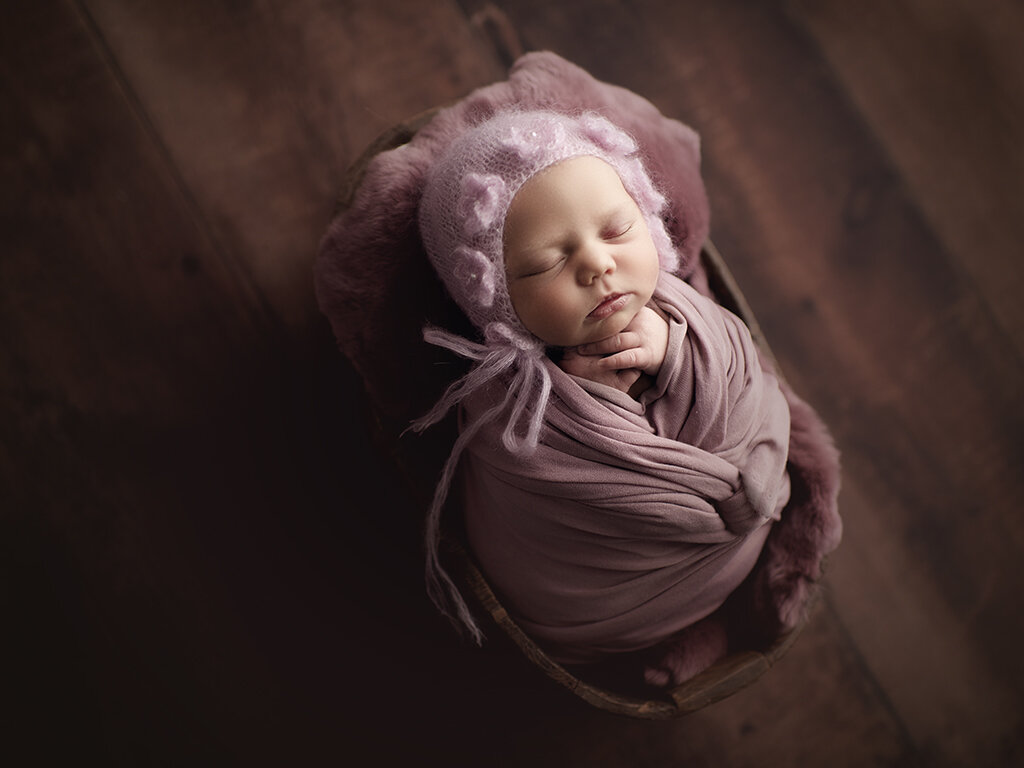 professional newborn photographer.jpg