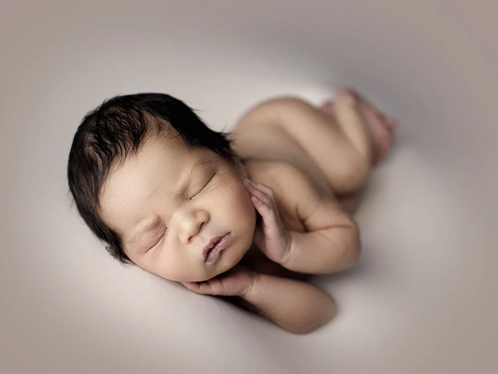 newborn photographer.jpg