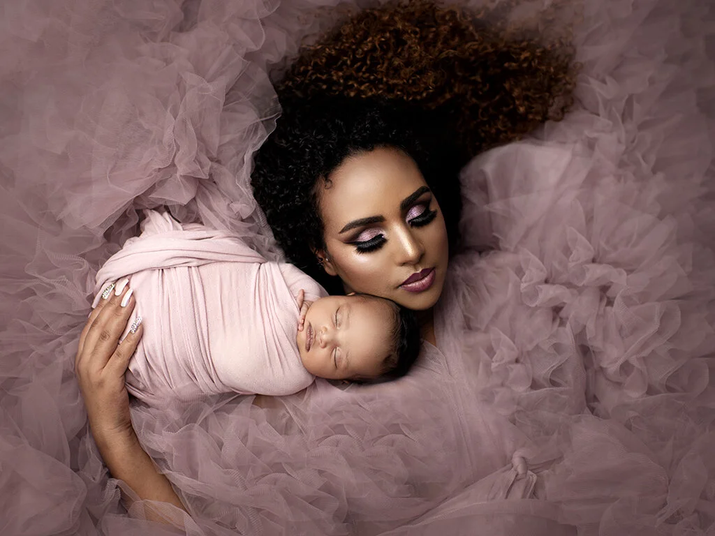 professional newborn photographer.jpg