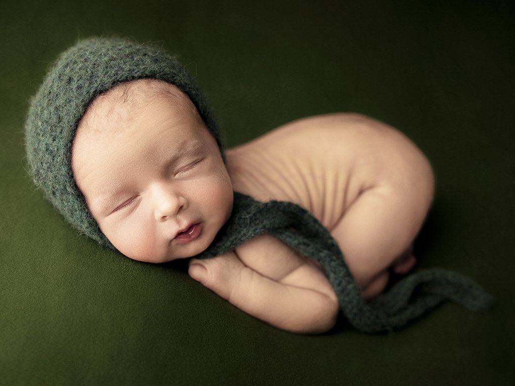 newborn posing.jpg