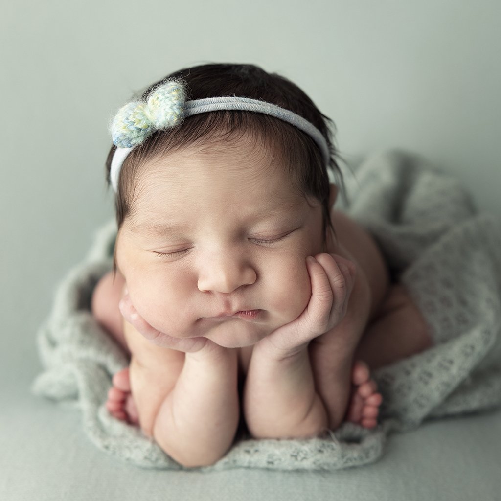 calgary newborn photographer.jpg