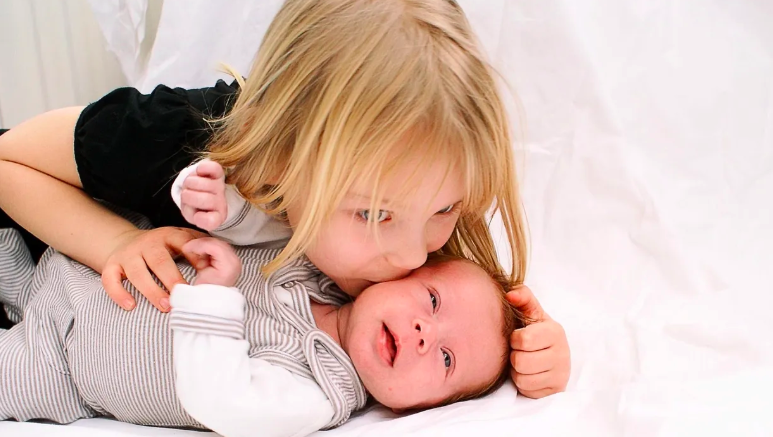 Motherly: Survey: Millennial moms are committed to bringing back kindness