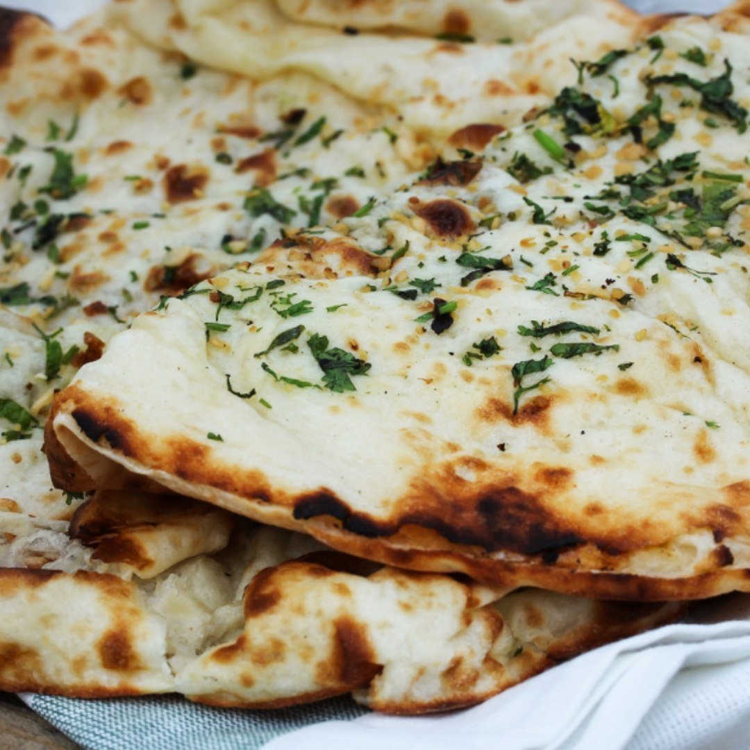 𝑵𝑬𝑾 𝑹𝑬𝑪𝑰𝑷𝑬 𝑨𝑳𝑬𝑹𝑻 🍳

Light, fluffy, and absolutely delicious... this Garlic Naan Bread is the perfect companion to all your dals, curries, stews, and soups. 

With simple ingredients, this version of classic Naan bread is 𝒅𝒂𝒊𝒓𝒚-𝒇?