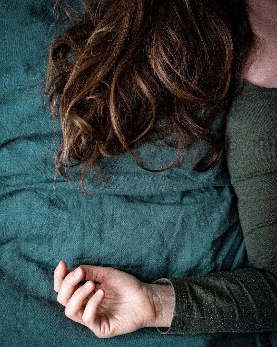🛏 𝐑𝐞𝐬𝐭 𝐖𝐞𝐥𝐥. 𝐑𝐞𝐛𝐮𝐢𝐥𝐝 𝐃𝐞𝐞𝐩𝐥𝐲.
In Ayurveda, sleep is not just rest, it&rsquo;s a primary nourishment for Majjā Dhatu, the tissue system connected to the nervous system and bone marrow.

When sleep is compromised, so is our ability